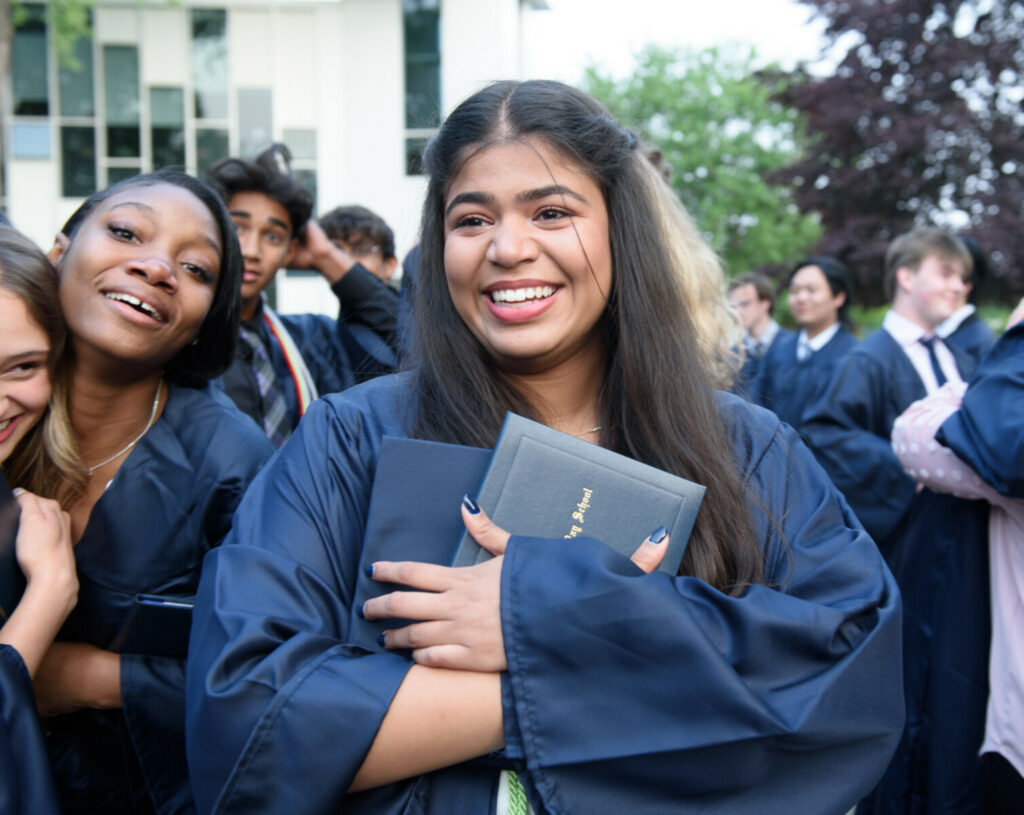 étudiants diplômés à l'extérieur